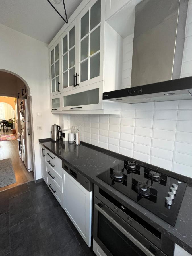 דירות איסטמבול Centrally Located, 2+1 House In Taksim, Cihangir מראה חיצוני תמונה